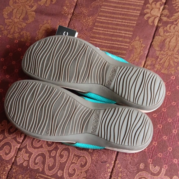 NEVER WORN! Women's Vionic Size 10 Thong Sandal - Picture 3 of 5